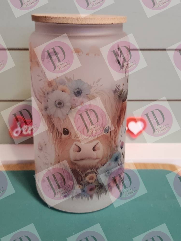 Highland Cow/ floral tumbler, 16oz glass w/ bamboo lid/brown cow/ floral,  Highland cow & flower tumbler, gift for her/Sublimated glass