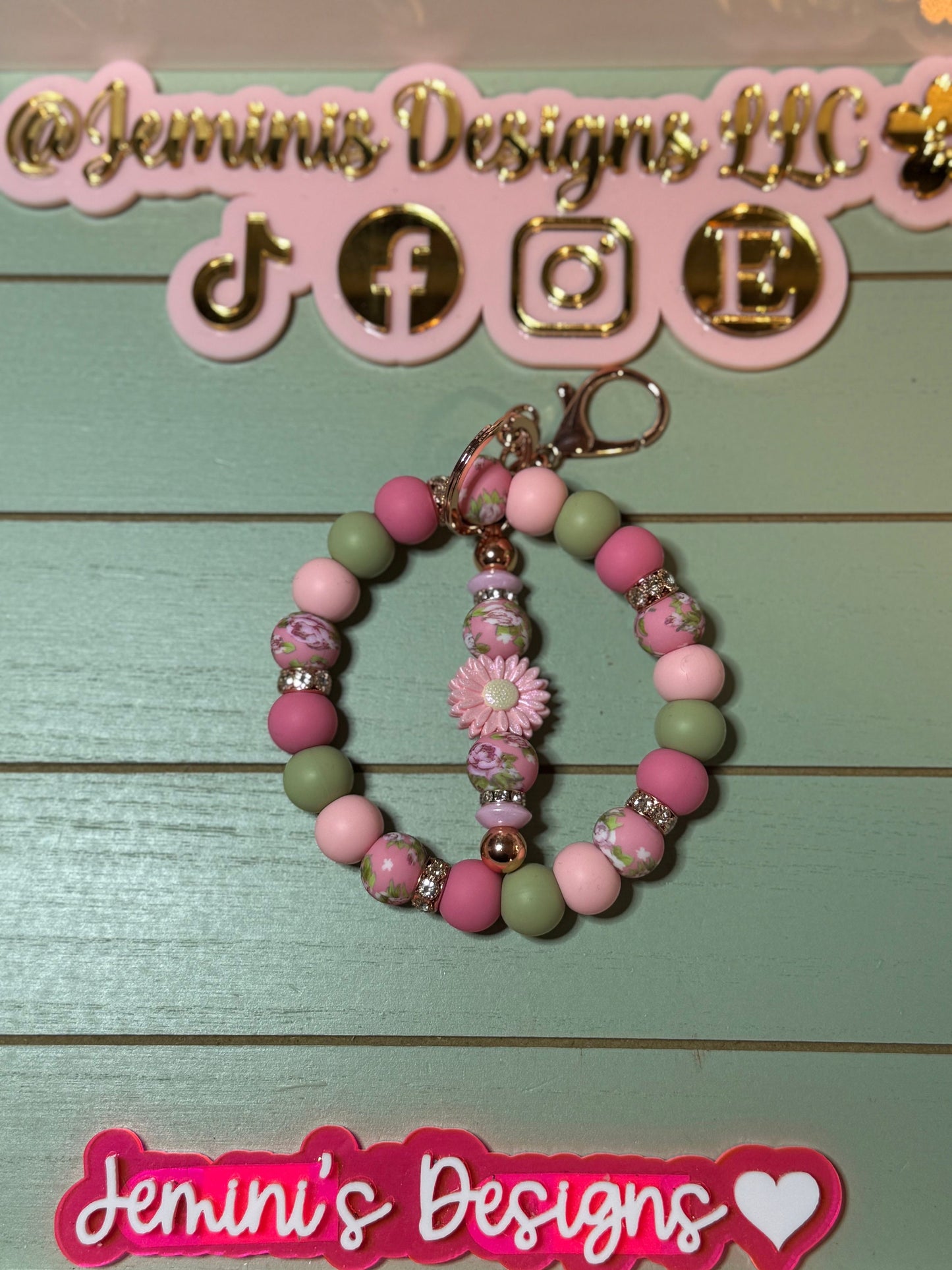 Floral pink beaded wristlets keychain, with daisy keychain bar, and bling.  Bangle wristlets floral pink keychain/rose gold colored hardware