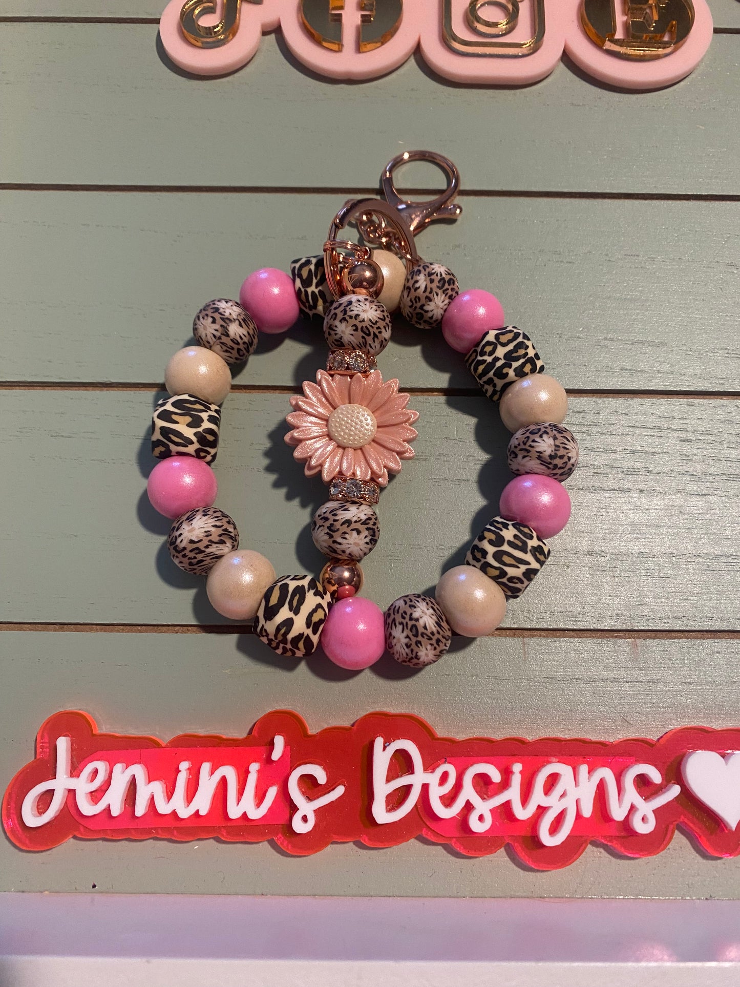 Floral pink beaded wristlets keychain, with daisy keychain bar, and bling.  Bangle wristlets floral pink keychain/rose gold colored hardware