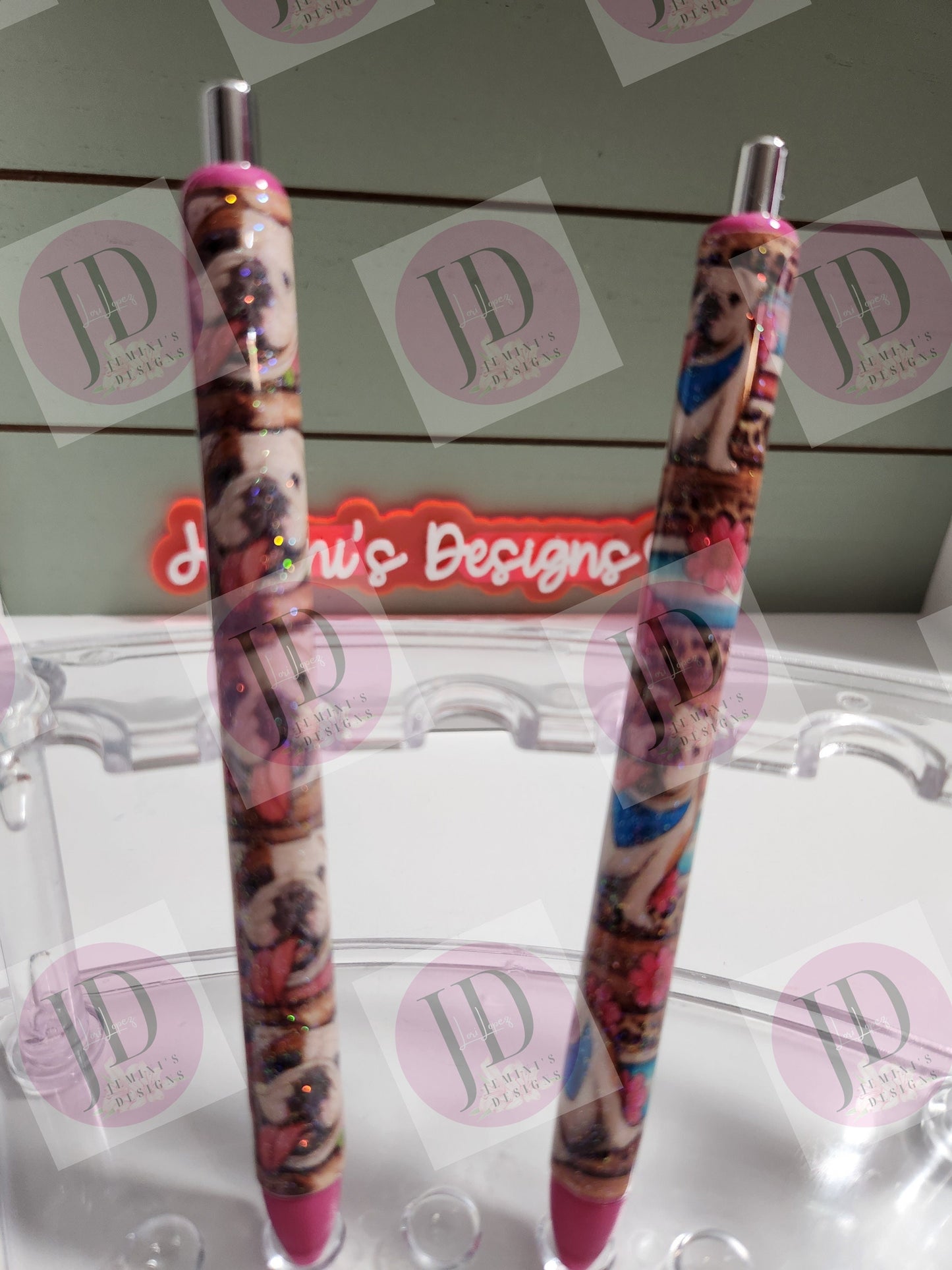 English bulldog pen wrap Glitter pen, pen wrap with Lots of vibrant colors sparkle.  English bulldog face and body pen Gorgeous glitter pen