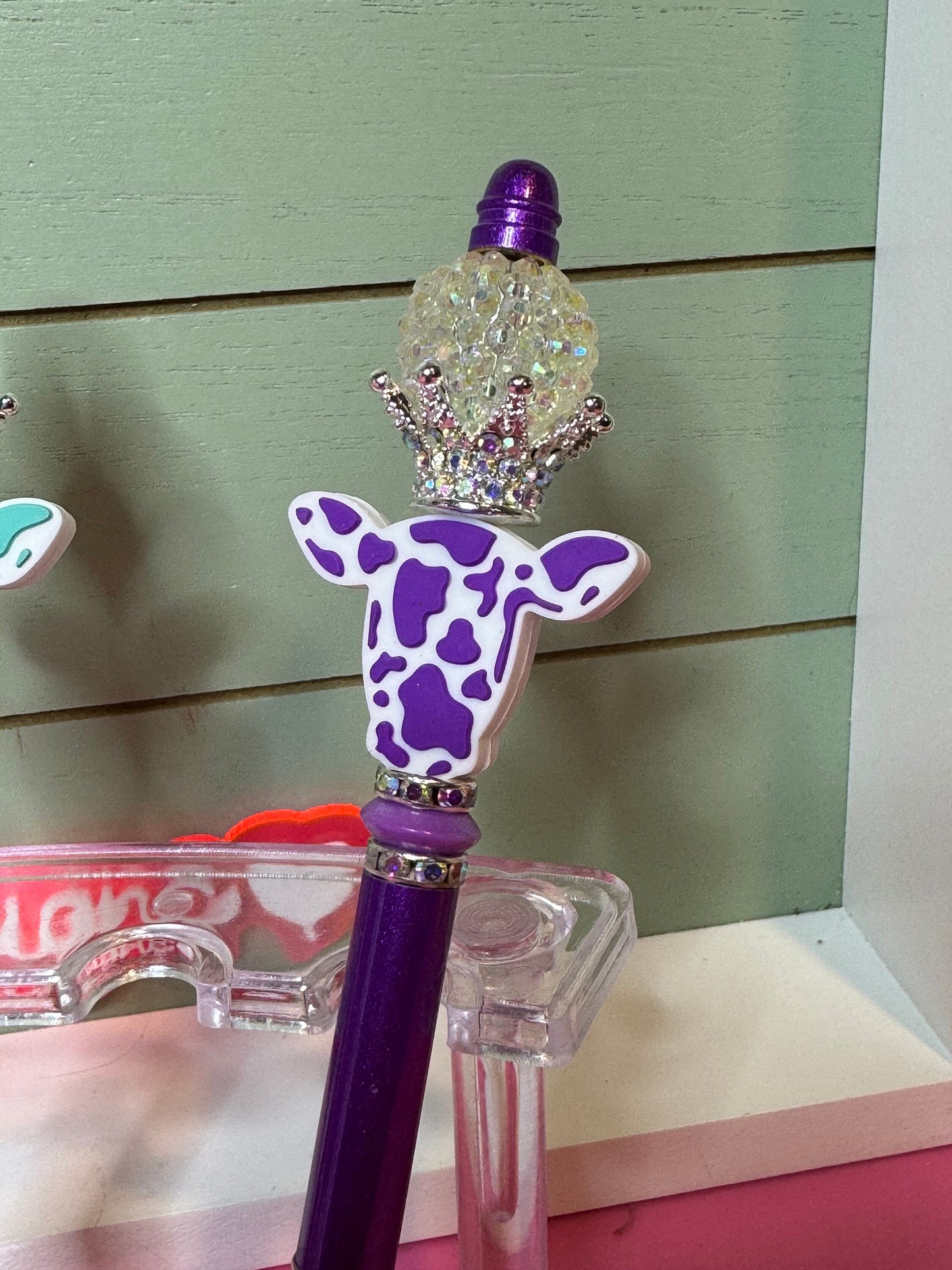 Cow, crown beaded twist pen, pink,  purple or turquoise .  cow silicone bead twist pen pink, purple or turquoise.  Crown and bubblegum bead