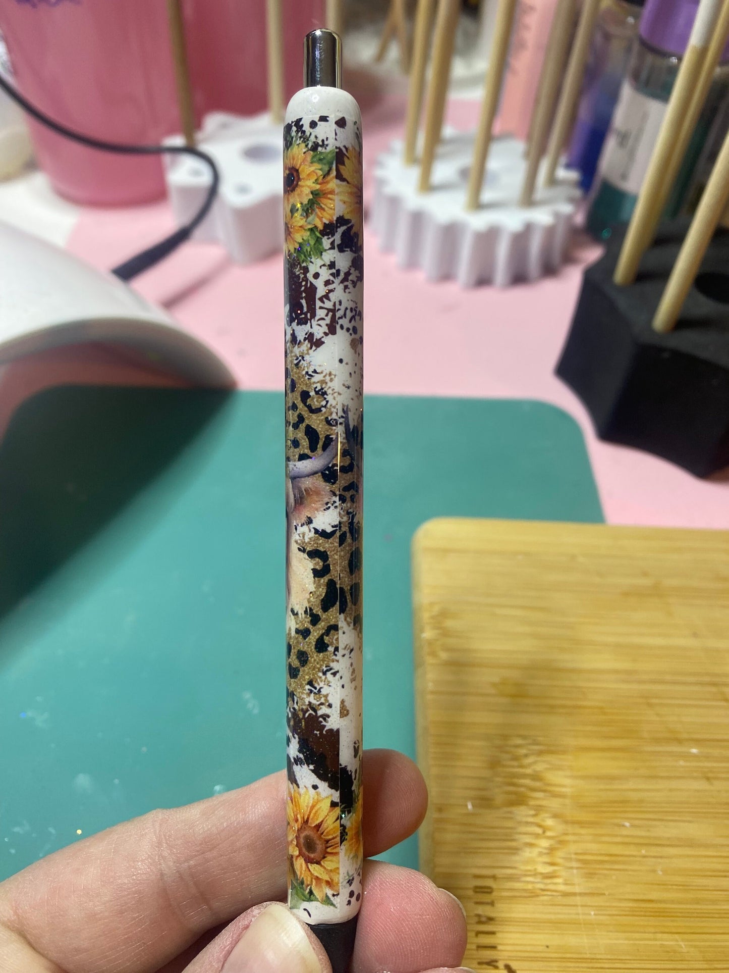 Highland cow & Sunflower cowhide pen wrap Glitter pen, pen wrap with Lots of vibrant colors sparkle.   Gorgeous glitter pen