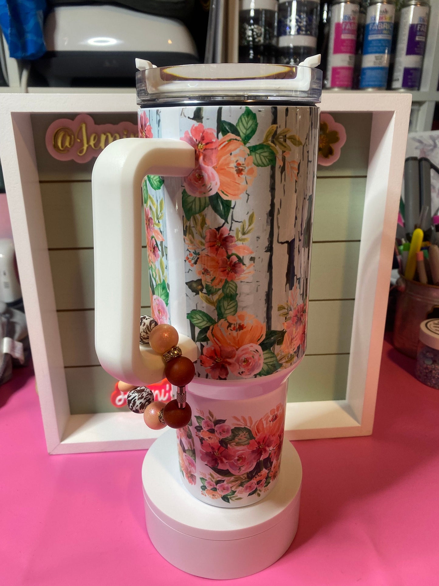 Highland Cow Peach floral, distressed wood and flowers, 40oz , pink, peach tumbler,  Highland cow & flowers  tumbler, gift for her