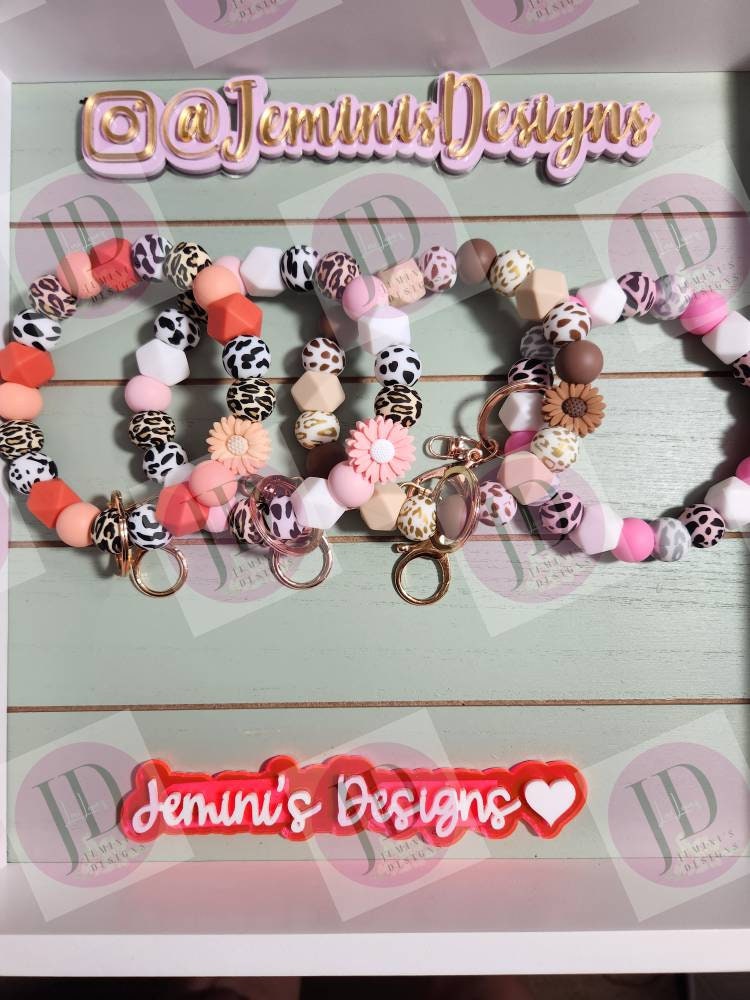 Beaded Bangle Cow/leopard daisy Keychain/Light pink, dark pink, brown or peach Keychain wristlet, Daisy/sunflower cow & leopard Keychain