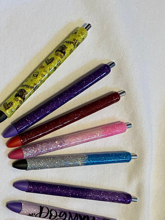 Pens ready for personalization.  Many options to choose from. One pen for the listing price.  Green, purple, blue, glitter UV Resin pens