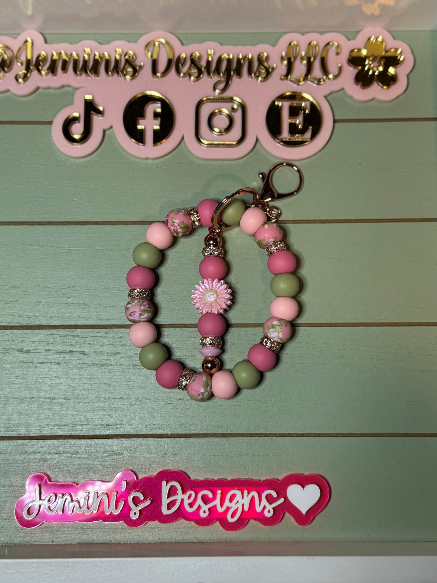 Floral pink beaded wristlets keychain, with daisy keychain bar, and bling.  Bangle wristlets floral pink keychain/rose gold colored hardware