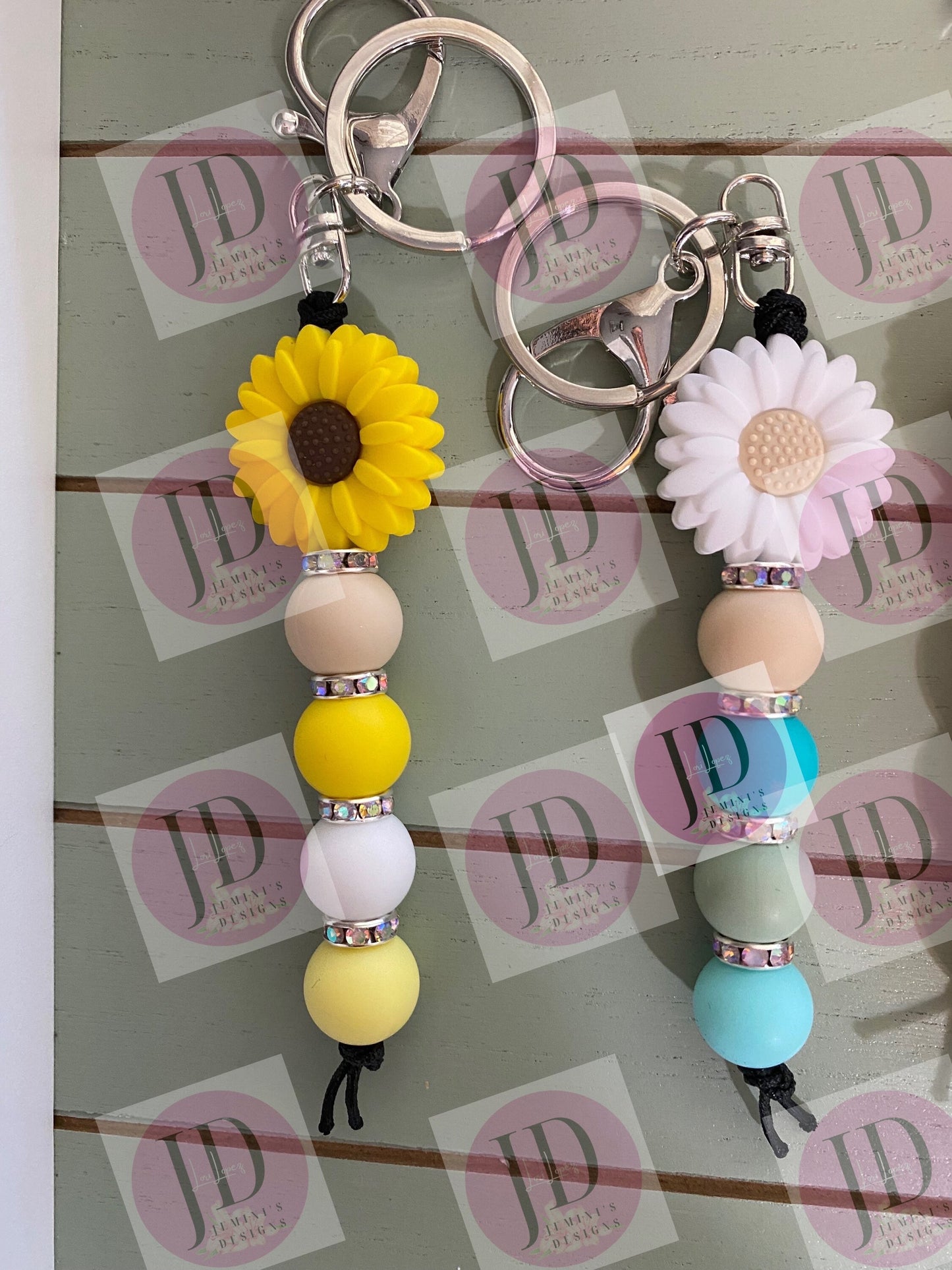 Ready to Ship Adorable Sunflower beaded Keychain/beaded Keychain & Sunflower dangle Keychain