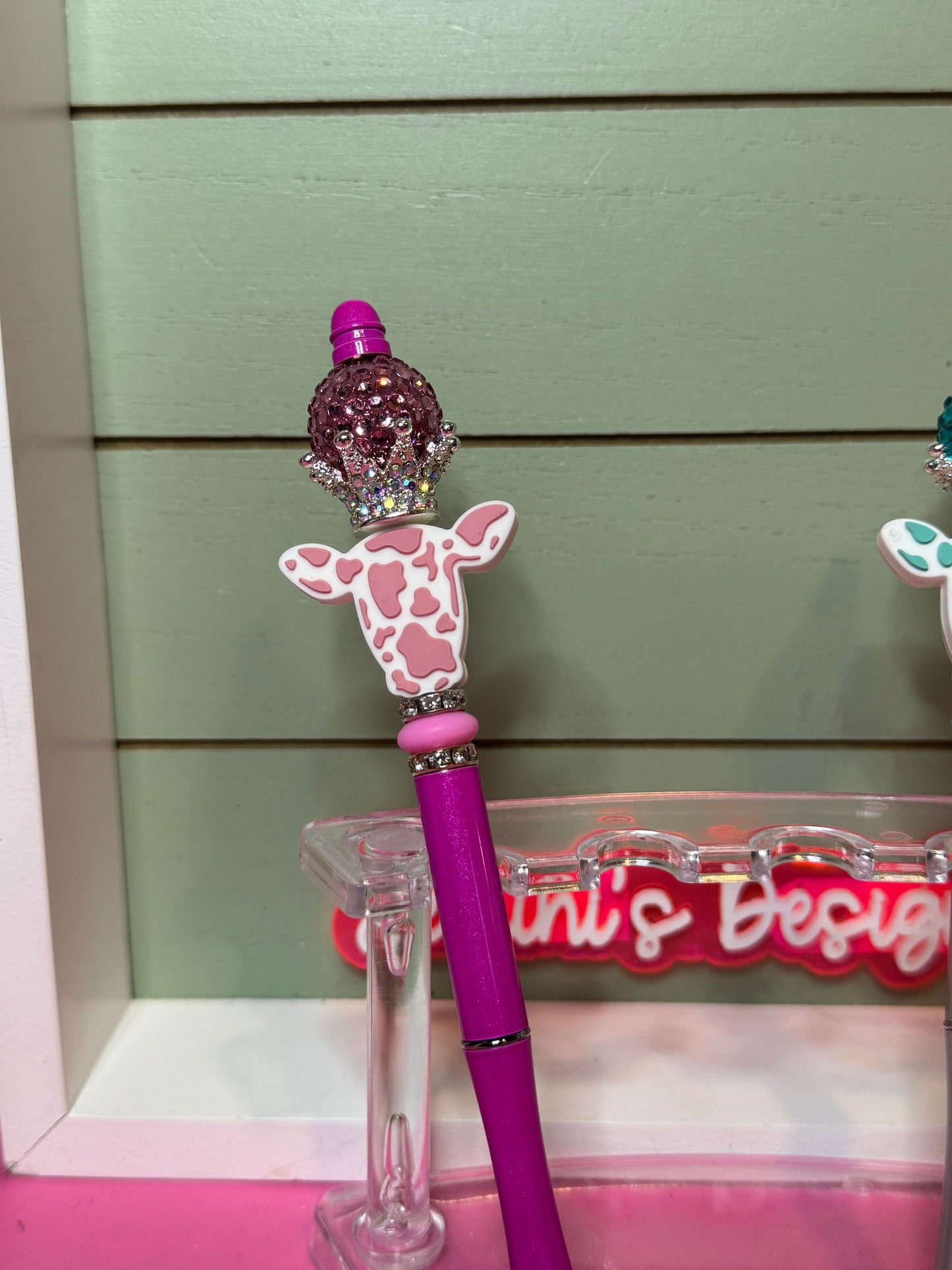 Cow, crown beaded twist pen, pink,  purple or turquoise .  cow silicone bead twist pen pink, purple or turquoise.  Crown and bubblegum bead