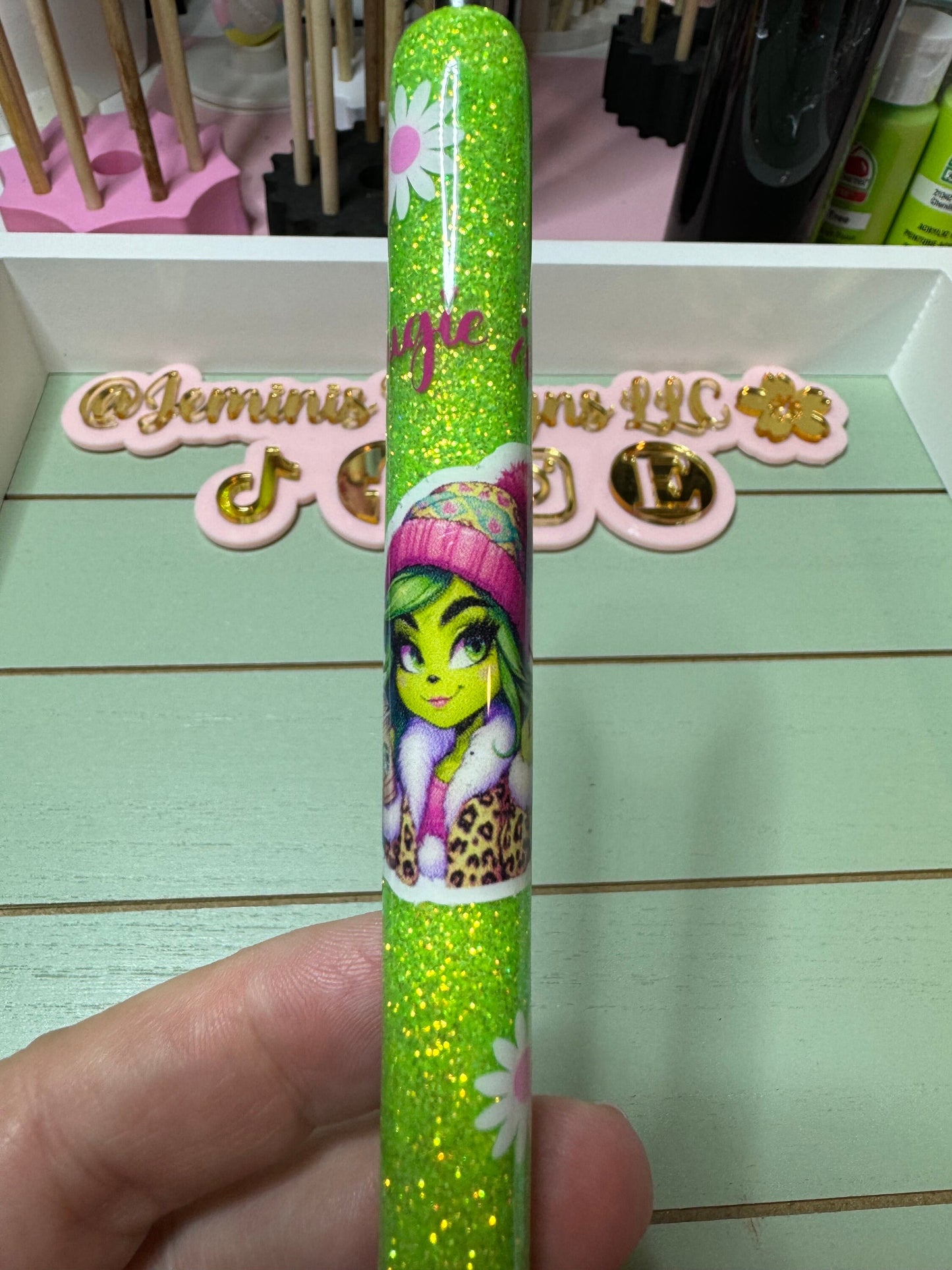 Bougie green girl pen/ glitter bougie girl pen/ green girl coffee glitter pen/ bougie glitter pen/ pink leopard green girl glitter pen