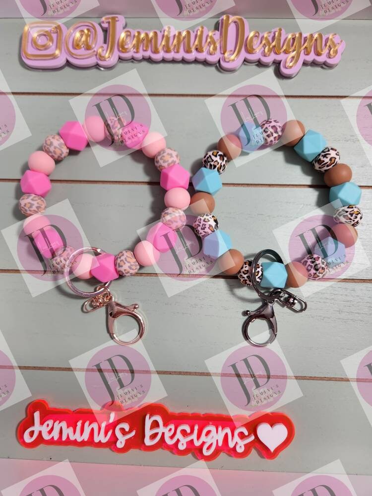 Beaded Bangle pink or blue leopard Keychain/beaded leopard print  Keychain/gifts for mom/anxiety beads/car accessory/boots leopard Keychain