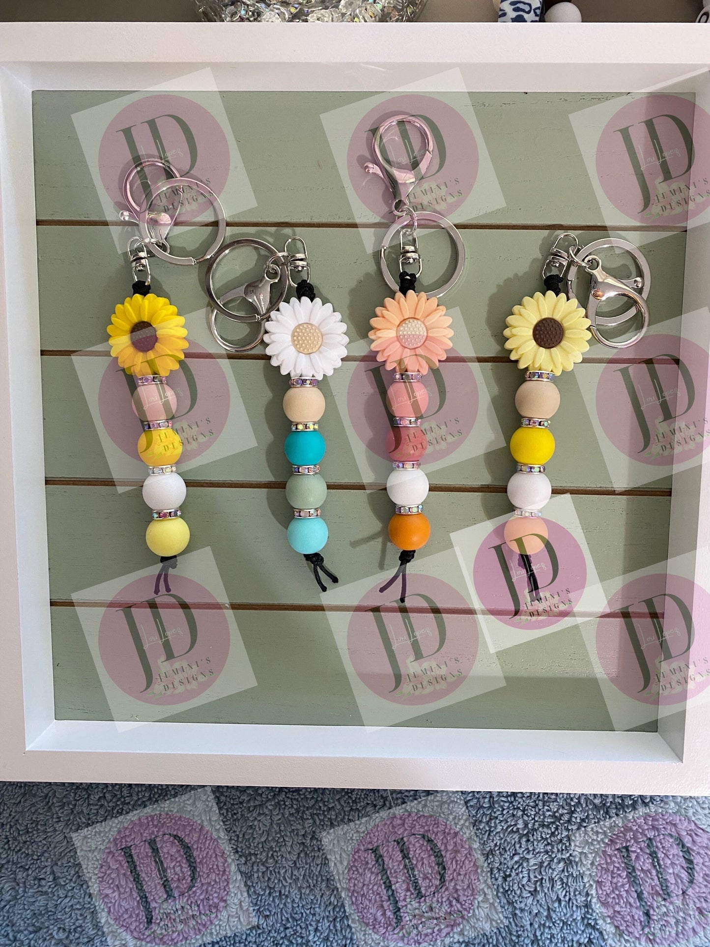 Ready to Ship Adorable Sunflower beaded Keychain/beaded Keychain & Sunflower dangle Keychain