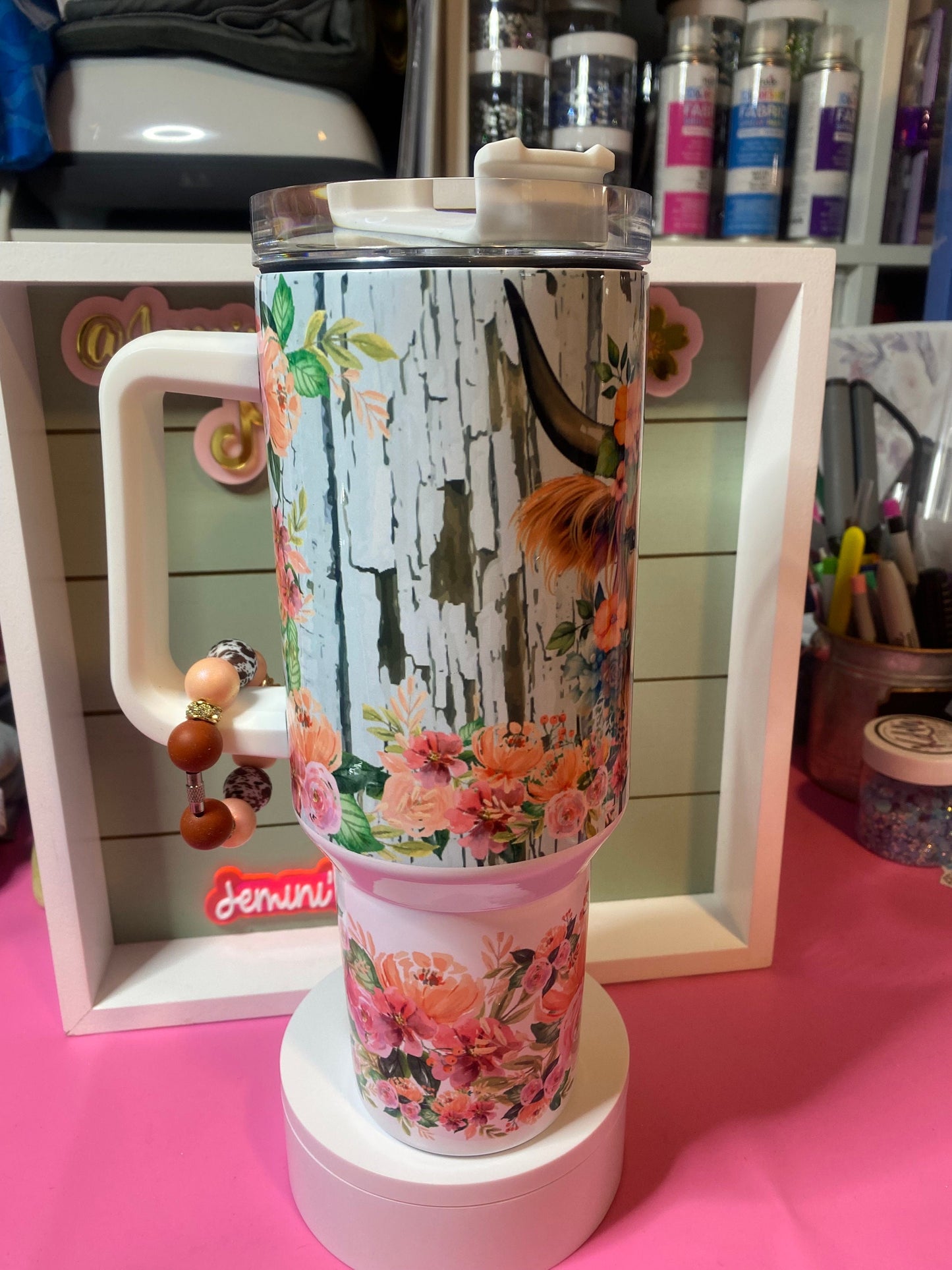 Highland Cow Peach floral, distressed wood and flowers, 40oz , pink, peach tumbler,  Highland cow & flowers  tumbler, gift for her