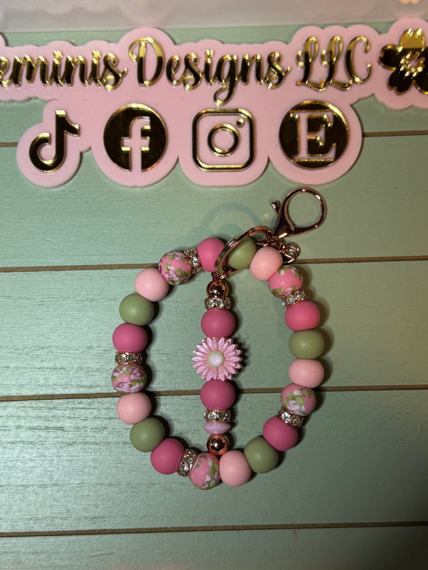 Floral pink beaded wristlets keychain, with daisy keychain bar, and bling.  Bangle wristlets floral pink keychain/rose gold colored hardware