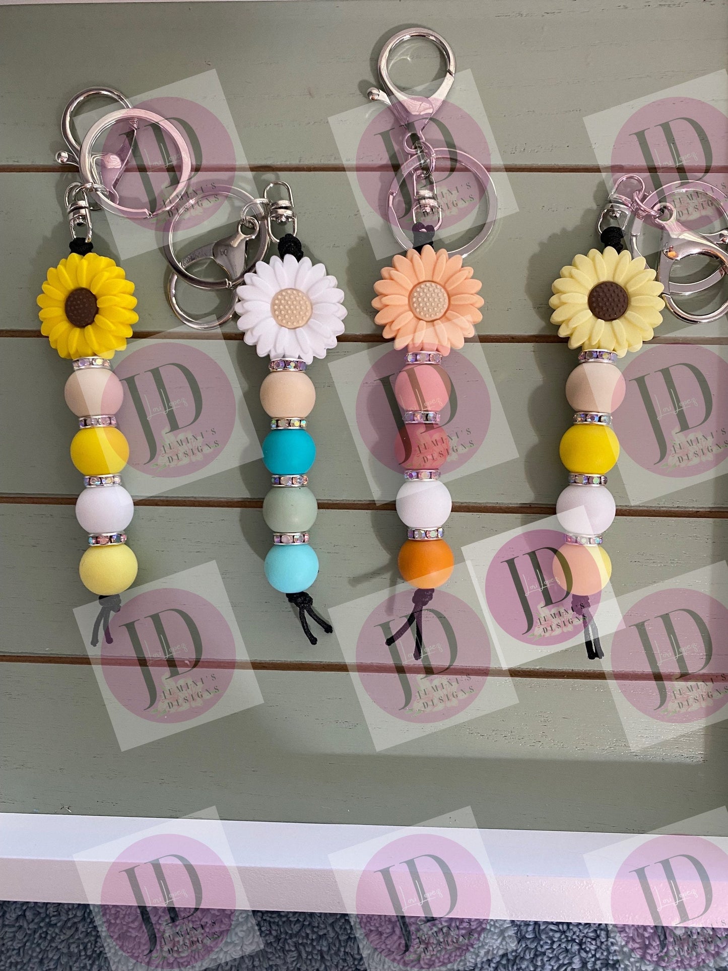 Ready to Ship Adorable Sunflower beaded Keychain/beaded Keychain & Sunflower dangle Keychain