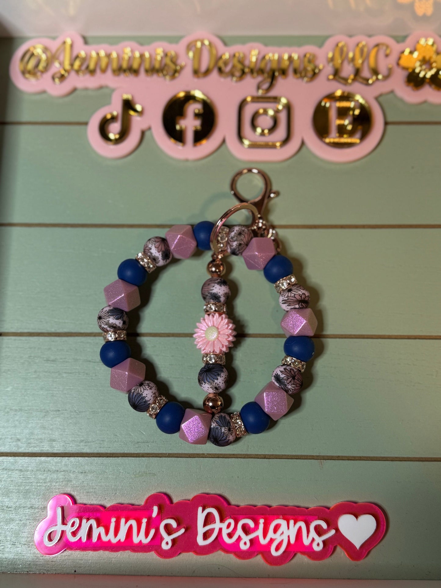 Floral mauve and blue fall leaves beaded wristlets keychain, with daisy keychain bar, and bling.  Bangle wristlets floral fall colors