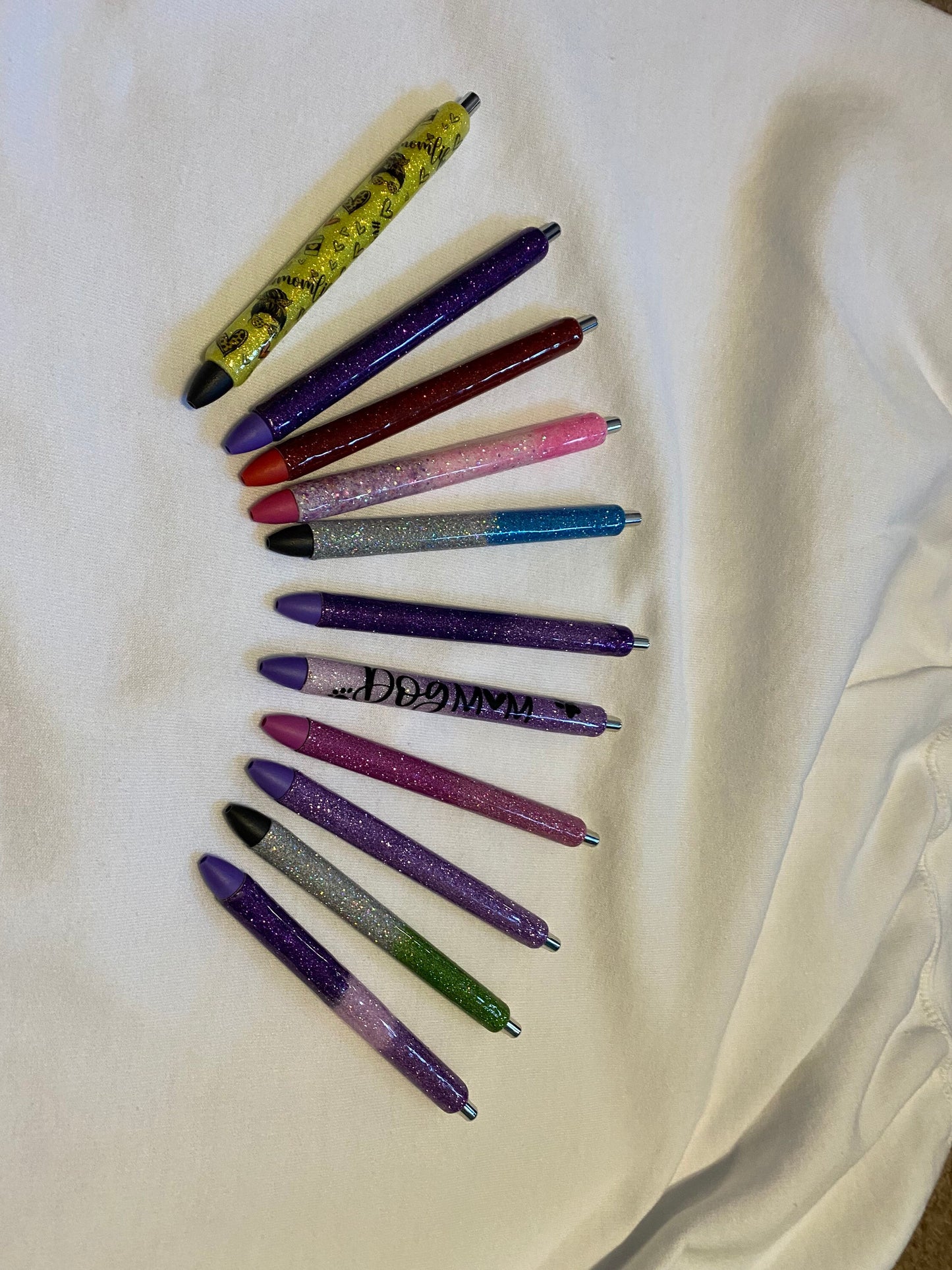 Pens ready for personalization.  Many options to choose from. One pen for the listing price.  Green, purple, blue, glitter UV Resin pens